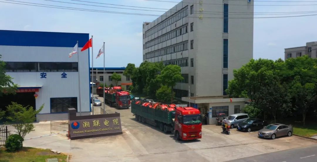 齊心協(xié)力戰(zhàn)高溫 高效服務保交付 #安全用電你我湘聯